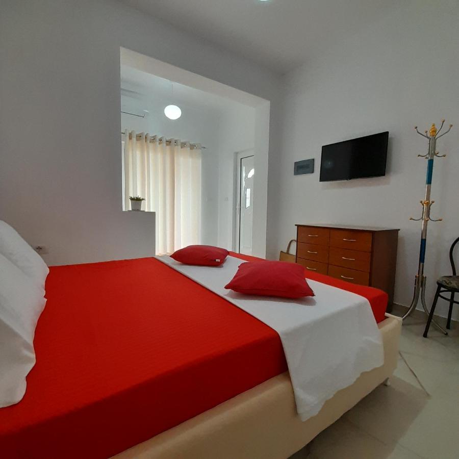 Denni’s Home Sarandë Eksteriør bilde