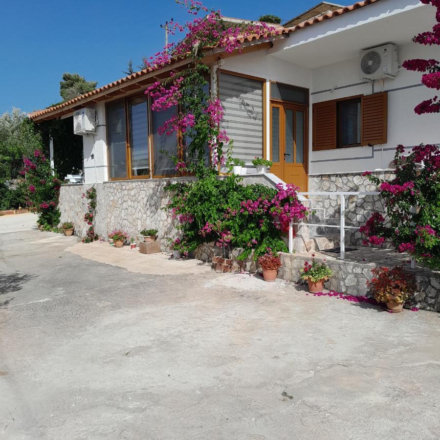 Denni’s Home Sarandë Eksteriør bilde