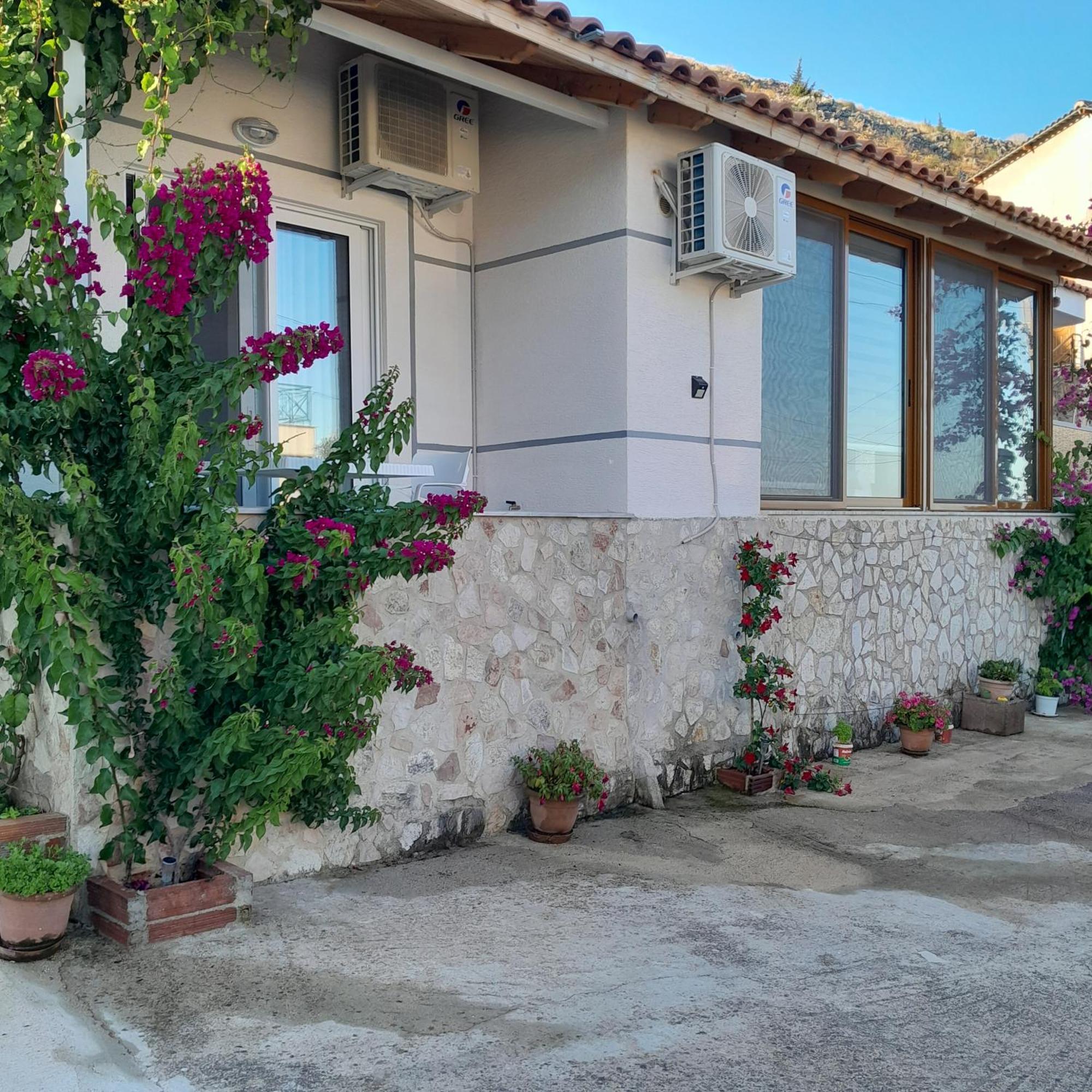 Denni’s Home Sarandë Eksteriør bilde