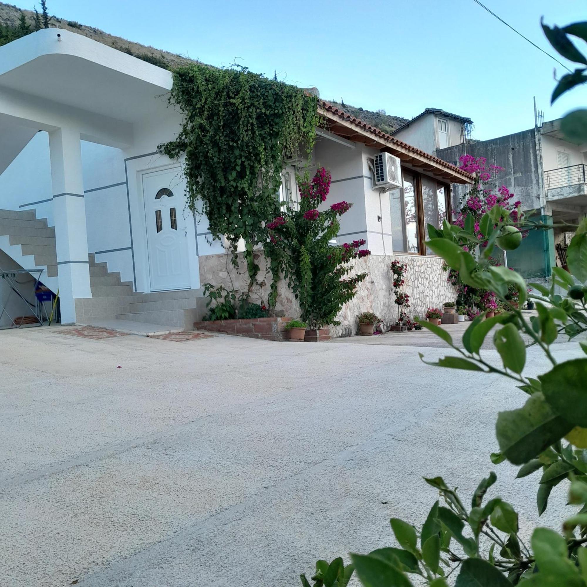 Denni’s Home Sarandë Eksteriør bilde
