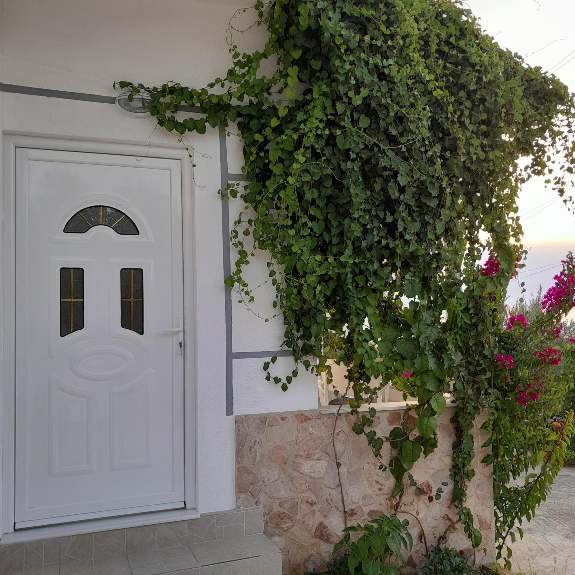 Denni’s Home Sarandë Eksteriør bilde
